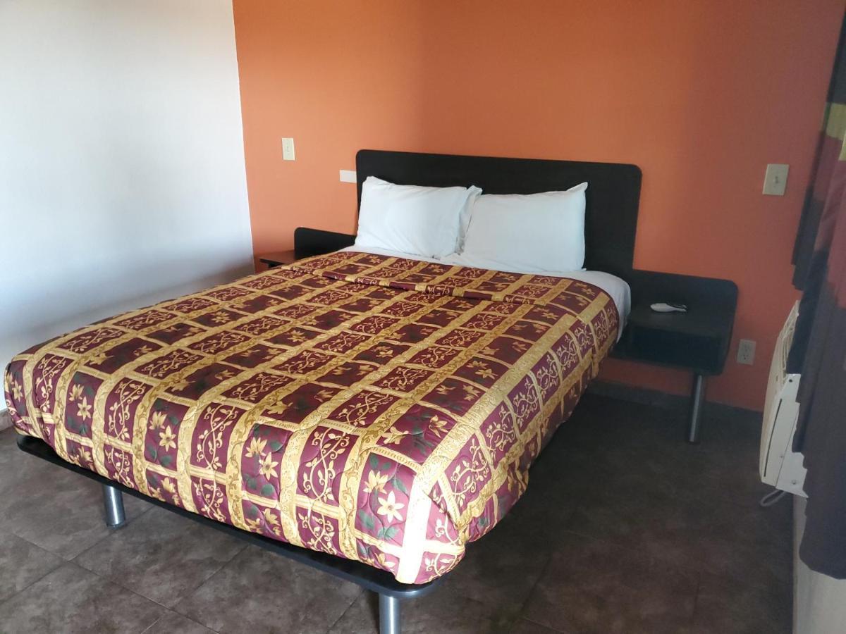 High Desert Inn Хеспирия Екстериор снимка