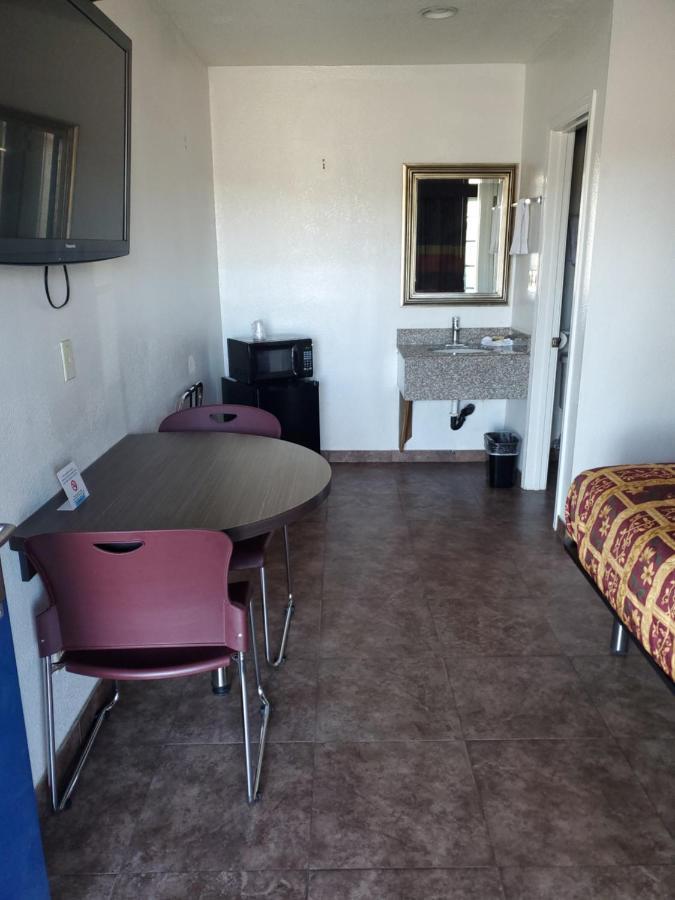 High Desert Inn Хеспирия Екстериор снимка